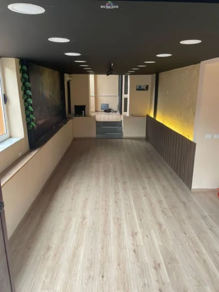 Tirane, jepet me qera dyqan Kati 0, 50 m² 500 € (qemal stafa)