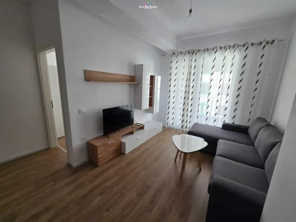 Tirane, jepet me qera apartament 1+1+Ballkon Kati 5, 60 m² 400 € (ali demi)
