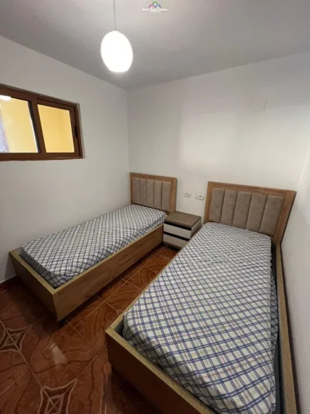 Tirane, jepet me qera Vile 2+1 Kati 1, 80 m² 400 € (fuat toptani)