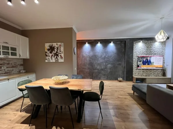 Tirane, shitet apartament 2+1 , 108 m² (Xhamia)