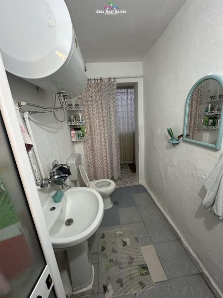 Tirane, jepet me qera apartament 2+1 Kati 4, 80 m² 500 € (vasil shanto)