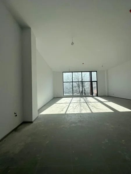 Tirane, jepet me qera zyre Kati 1, 106 m² 2.500 € (Tirana Garden Building)