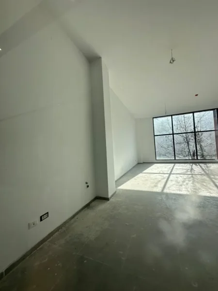 Tirane, jepet me qera zyre Kati 1, 106 m² 2.500 € (Tirana Garden Building)