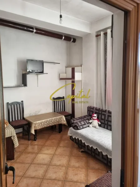 Tirane, jepet me qera apartament 2+1 Kati 2, 213 m² 1.100 € (YZBERISHT)