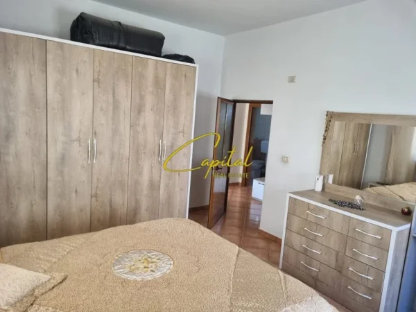 Tirane, jepet me qera apartament 2+1 Kati 2, 213 m² 1.100 € (YZBERISHT)