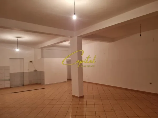 Tirane, jepet me qera apartament 2+1 Kati 2, 213 m² 1.100 € (YZBERISHT)