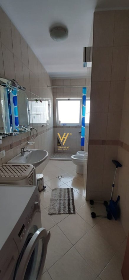 Tirane, jepet me qera apartament 2+1+Ballkon Kati 3, 115 m² 650 € (KOMUNA E PARISIT)
