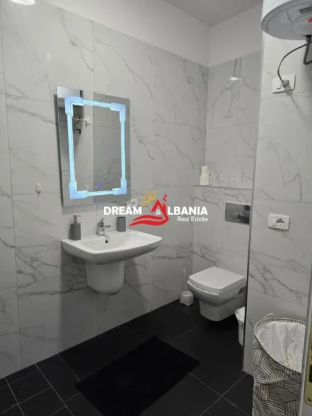 Tirane, jepet me qera apartament 2+1+Ballkon Kati 4, 111 m² 650 € (Ne Ali Dem)