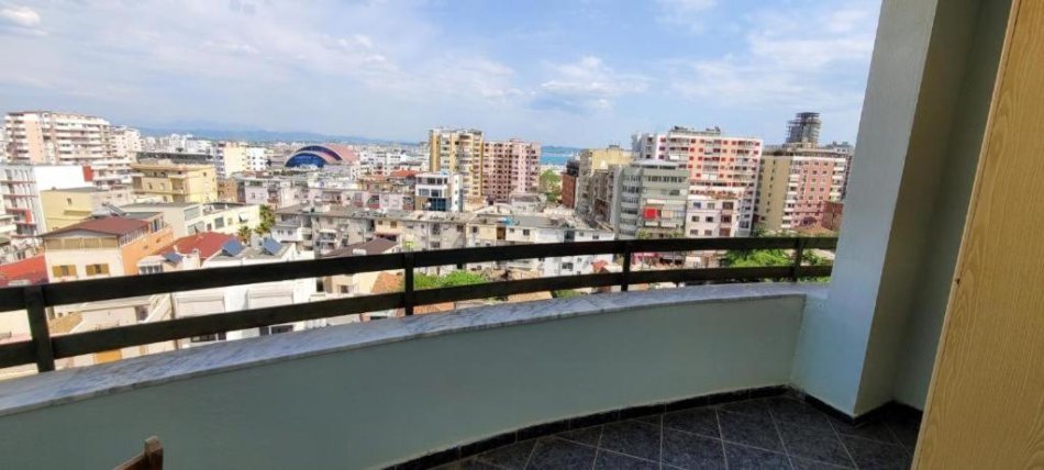 Durres, jepet me qera 1+1+Ballkon Kati 9, 400 € 