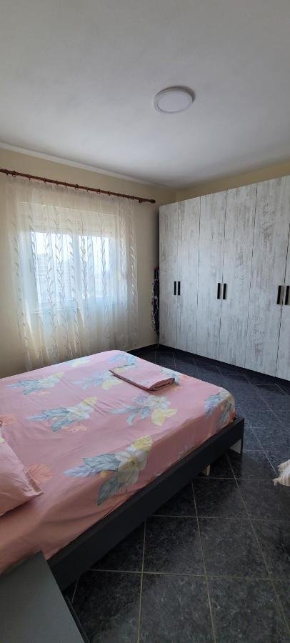 Durres, jepet me qera 1+1+Ballkon Kati 9, 400 € 
