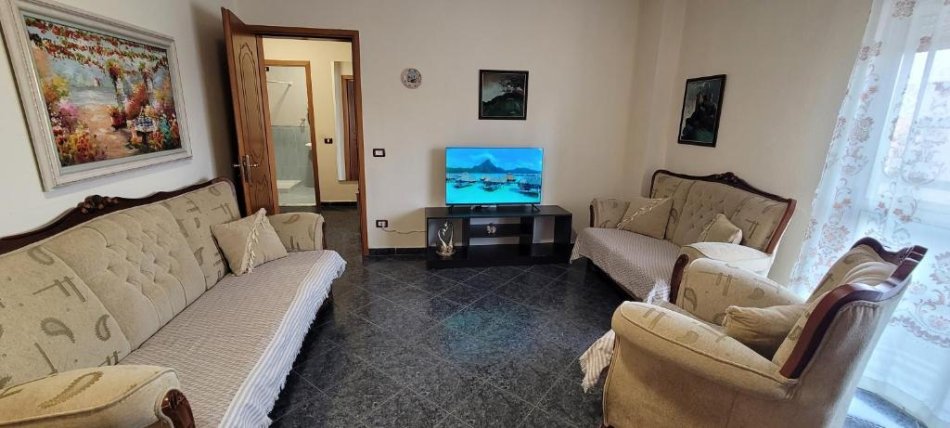 Durres, jepet me qera 1+1+Ballkon Kati 9, 400 € 