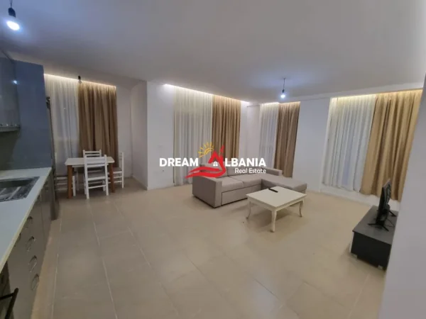 Tirane, jepet me qera apartament 1+1+Ballkon Kati 2, 100 m² 650 € (Prane Bulevardit te Ri)