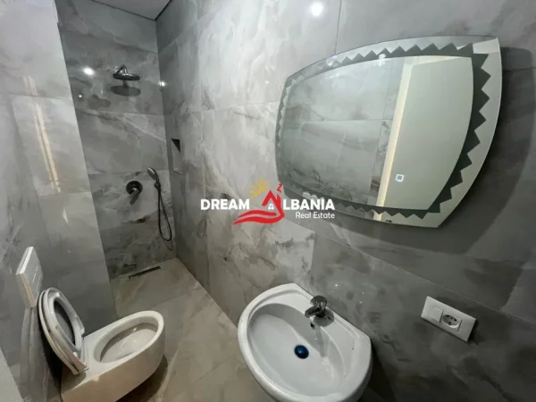 Tirane, jepet me qera apartament 1+1+Ballkon Kati 2, 100 m² 650 € (Prane Bulevardit te Ri)