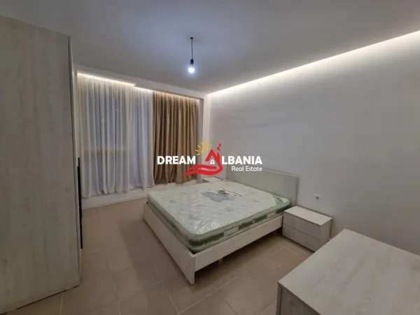 Tirane, jepet me qera apartament 1+1+Ballkon Kati 2, 100 m² 650 € (Prane Bulevardit te Ri)
