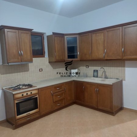 Tirane, jepet me qera apartament 3+1 Kati 2, 120 m² 550 € (BULEVARDI RI)
