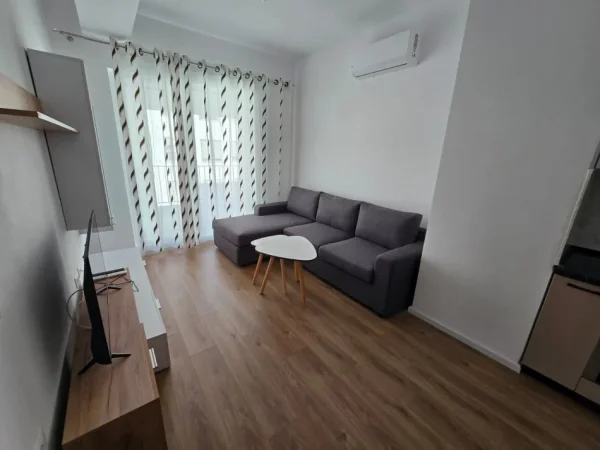 Tirane, jepet me qera apartament 1+1 Kati 5, 60 m² 400 € 