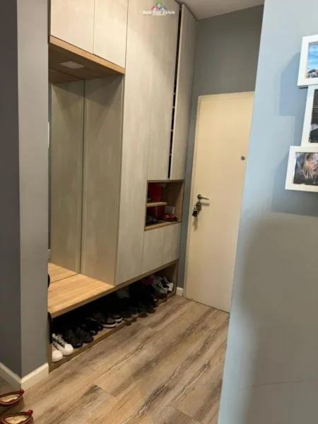 Tirane, shes apartament 2+1 Kati 3, 104 m² 206.000 € (ali demi)