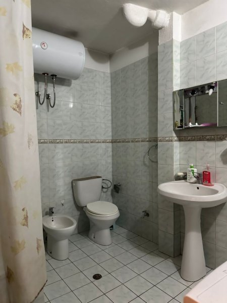 Tirane, jepet me qera apartament 2+1 ,  50.000L
