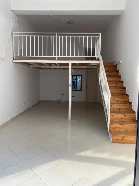 Tirane, jepet me qera dyqan Kati 0, 40 m² 600 € (Astir, pallati Milo 2000, prane Tirana Bank)
