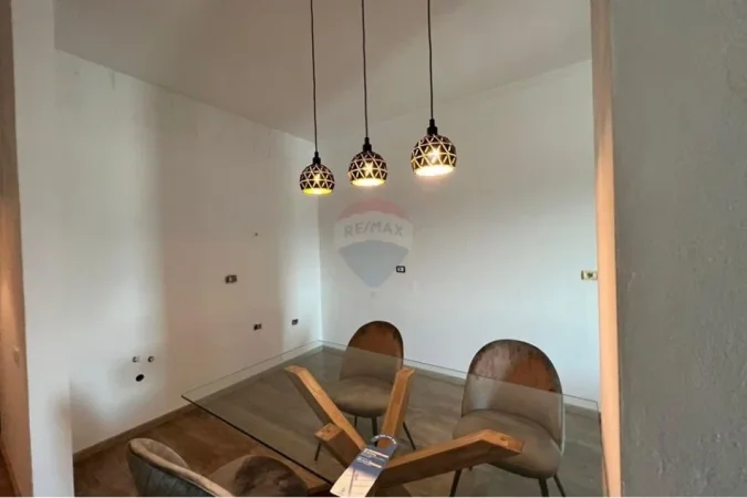 Tirane, shitet apartament 3+1 Kati 3, 95 m² 120.000 € (Paskuqan)