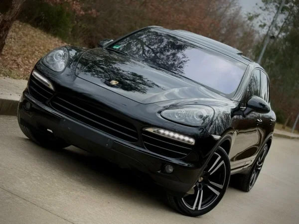 Tirane, shes PORSCHE CAYENNE - 3.0 NAFTE V6 - 2013 Nafte, e zeze automatik Klima 187.000 km