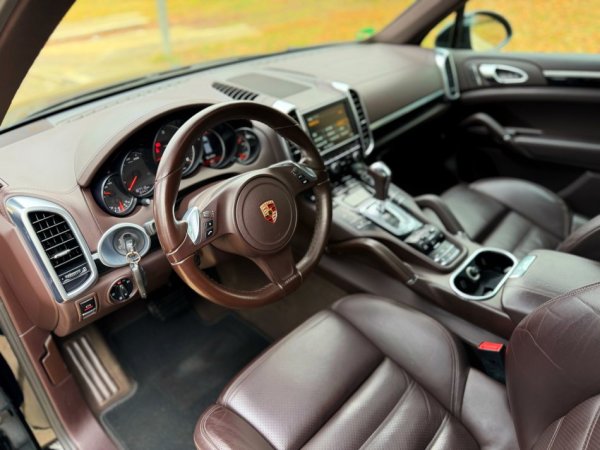 Tirane, shes PORSCHE CAYENNE - 3.0 NAFTE V6 - 2013 Nafte, e zeze automatik Klima 187.000 km