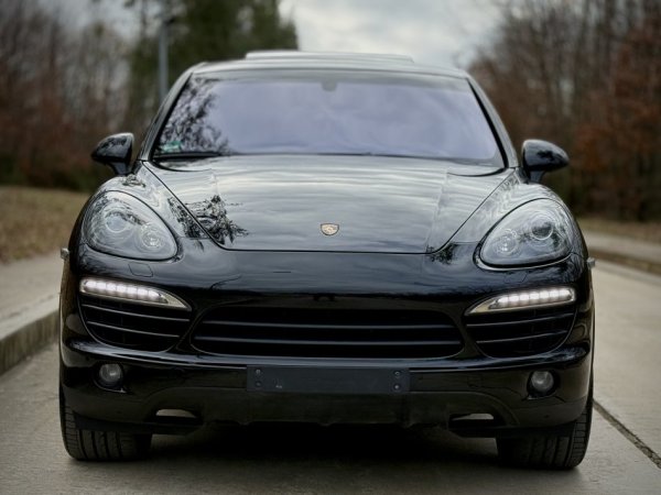Tirane, shes PORSCHE CAYENNE - 3.0 NAFTE V6 - 2013 Nafte, e zeze automatik Klima 187.000 km