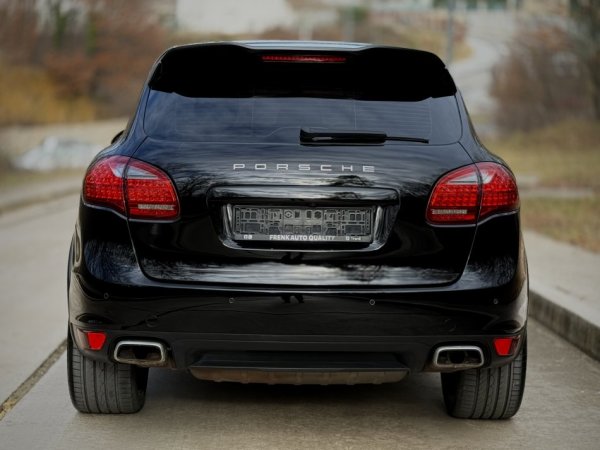 Tirane, shes PORSCHE CAYENNE - 3.0 NAFTE V6 - 2013 Nafte, e zeze automatik Klima 187.000 km