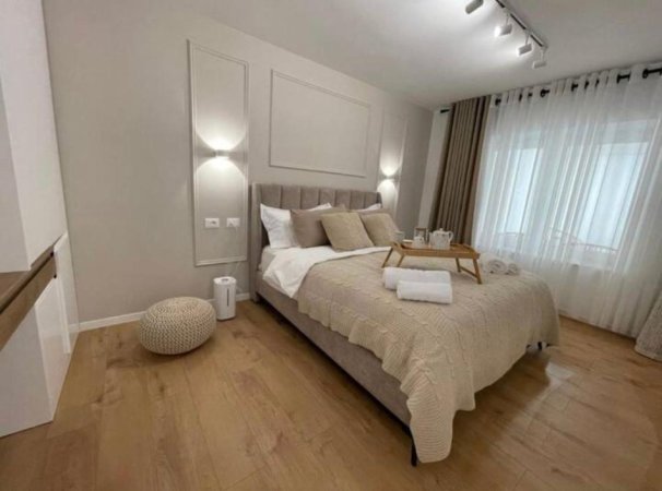 Tirane, jepet me qera apartament 1+1+Ballkon , 900 € (ne Qender)