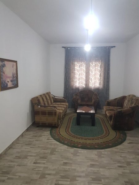 Tirane, jepet me qera apartament 1+1 Kati 1, 50 m² 300 € (Shinat e trenit)