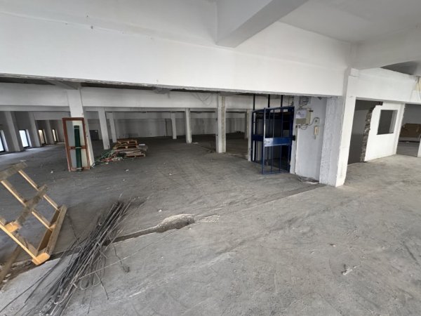 Tirane, jepet me qera ambjent biznesi Kati 2, 1.000 m² 3.500 € (Spitali Amerikan 3)
