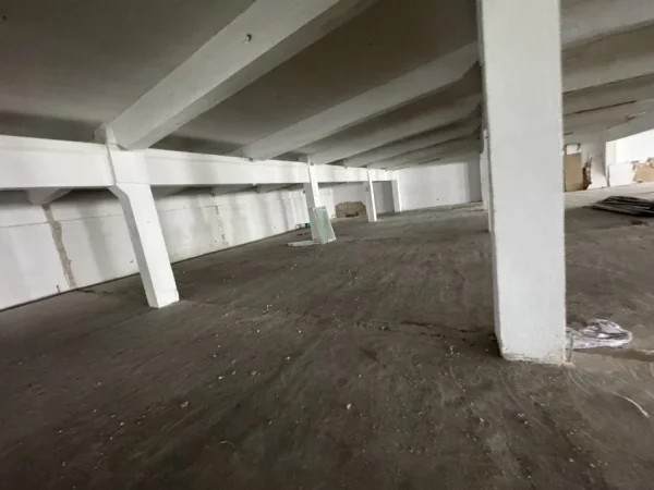 Tirane, jepet me qera ambjent biznesi Kati 2, 1.000 m² 3.500 € (Spitali Amerikan 3)