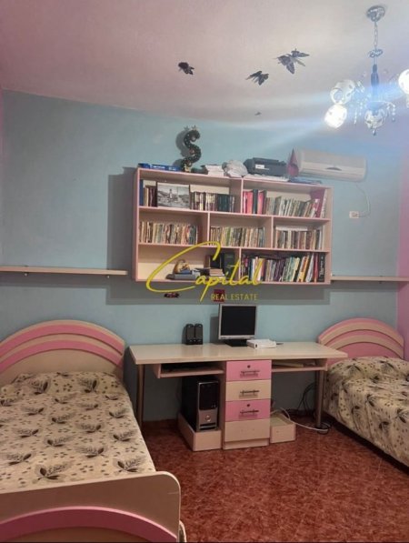 Tirane, jepet me qera apartament 2+1 Kati 1, 120 m² 450 € (LAPRAKE)