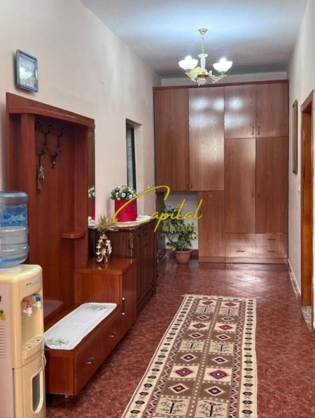 Tirane, jepet me qera apartament 2+1 Kati 1, 120 m² 450 € (LAPRAKE)