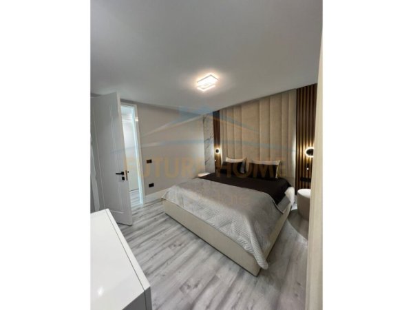 Tirane, jepet me qera apartament 2+1+Ballkon Kati 7, 123 m² 2.300 € (BLLOKU)