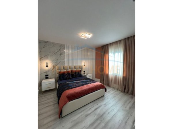 Tirane, jepet me qera apartament 2+1+Ballkon Kati 7, 123 m² 2.300 € (BLLOKU)