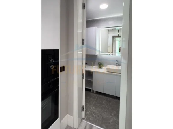 Tirane, jepet me qera apartament 2+1+Ballkon Kati 7, 123 m² 2.300 € (BLLOKU)
