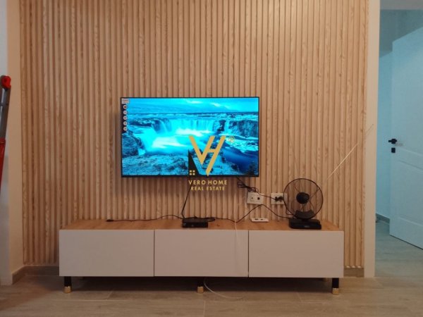 Tirane, jepet me qera apartament 2+1+Ballkon Kati 1, 65 m² 600 € (RRUGA E DURRESIT)