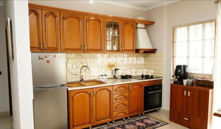 Tirane, jepet me qera apartament 2+1 Kati 5, 115 m² 780 € (Selvia)