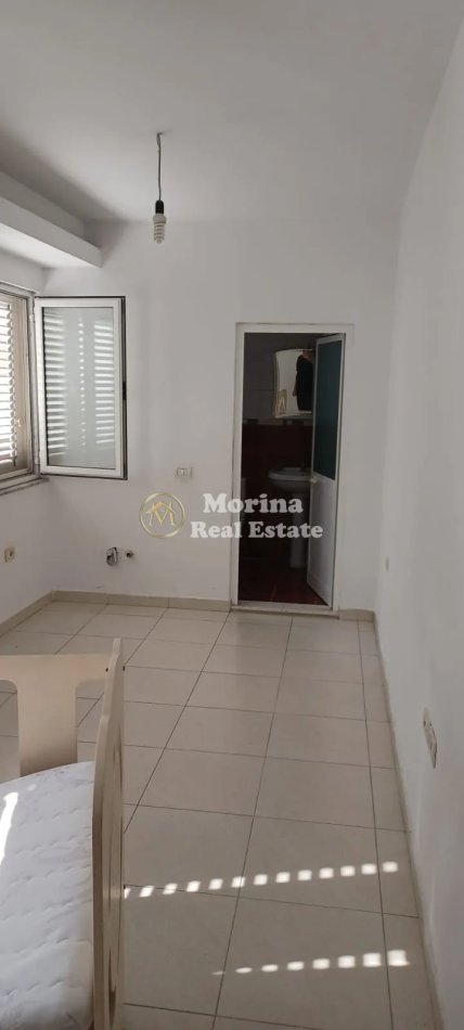 Tirane, jepet me qera apartament 2+1 Kati 1, 70 m² 350 € (Xhamlliku)