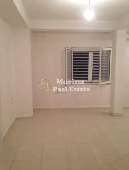 Tirane, jepet me qera apartament 2+1 Kati 1, 70 m² 350 € (Xhamlliku)