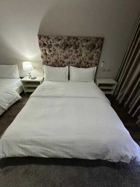 Tirane, shes Krevat dopio