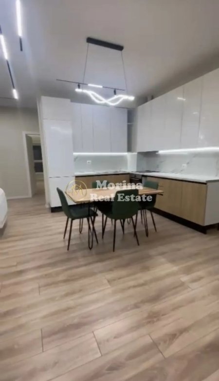 Tirane, jepet me qera apartament 2+1+Ballkon Kati 1, 90 m² 750 € (Ali Demi)