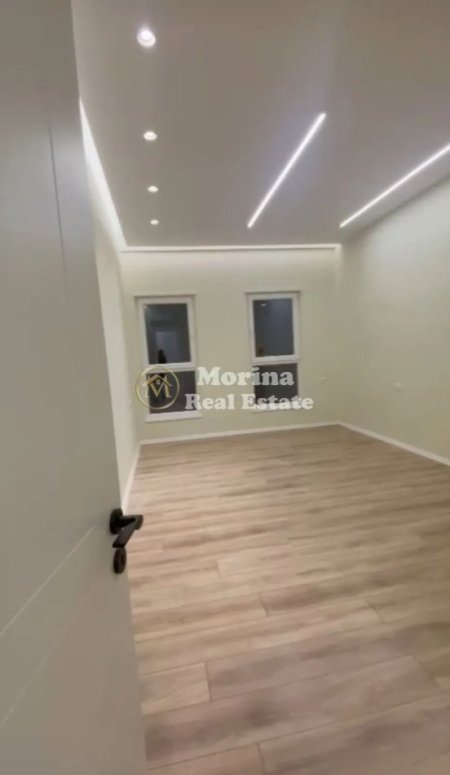 Tirane, jepet me qera apartament 2+1+Ballkon Kati 1, 90 m² 750 € (Ali Demi)