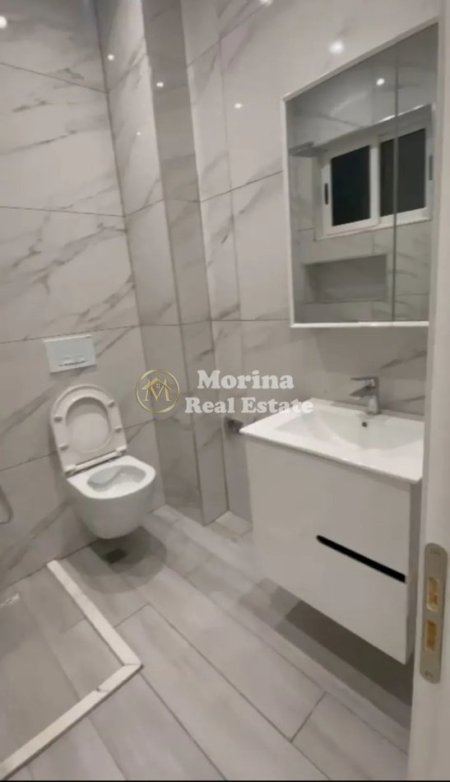 Tirane, jepet me qera apartament 2+1+Ballkon Kati 1, 90 m² 750 € (Ali Demi)