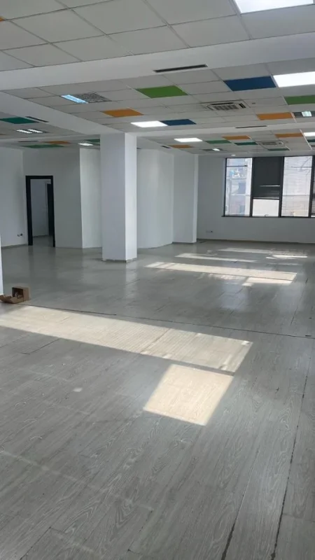 Durres, jepet me qera ambjent biznesi Kati 4, 250 m² 1.500 € 