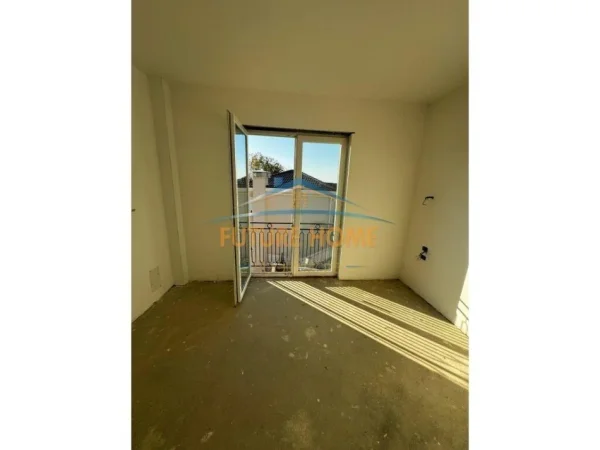 Tirane, shes Vile 5+1+Ballkon Kati 3, 267 m² 1.000.000 € (Lunder)