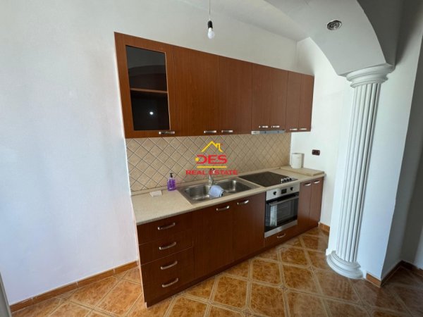 Vlore, jepet me qera apartament 1+1+Ballkon Kati 5, 75 m² 200 € (Rruga Sadik Zotaj)
