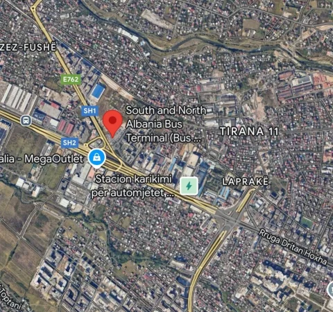 Tirane, jepet me qera magazine Kati -1, 450 m² 1.500 € (Ne Kamez, prane Terminalit te Autobusave)