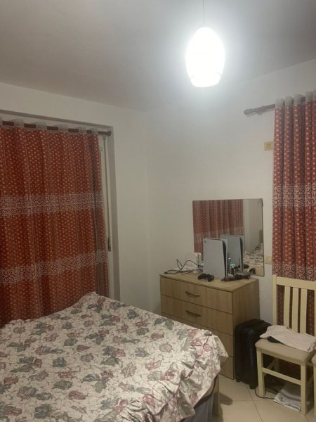 Tirane, jepet me qera apartament 2+1+Ballkon Kati 2, 100 m² 500 € (Rruga Bill Klinton, mbi Kristal Center)